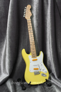 Сувенирная мини-гитара 1971 Fender Stratocaster "Number 1"