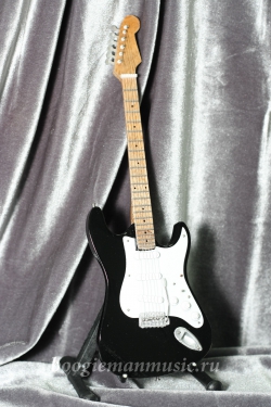 Сувенирная мини-гитара Fender Stratocaster Custom "Blackie"