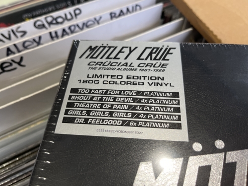 Motley Crue - Crucial Crue