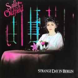 SALLY OLDFIELD STRANGE DAY IN BERLIN Виниловая пластинка 